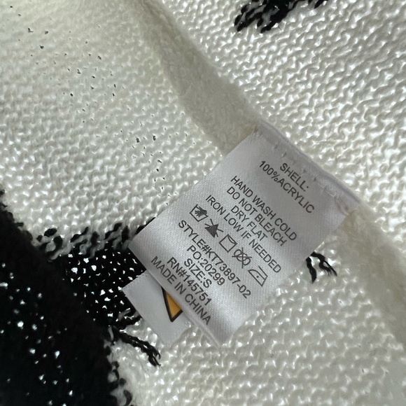 Peach Love California White Sweater Black Stars - Picture 7 of 7